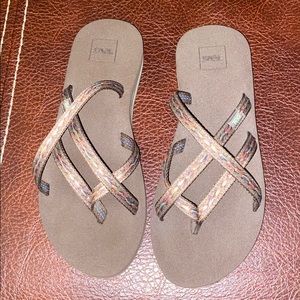Women’s Teva flops